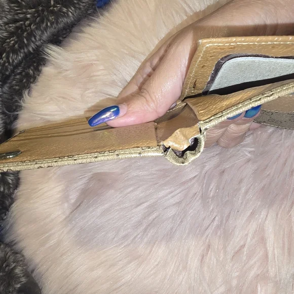 Vintage Gucci wallet or pouch featuring the iconic GG Supreme - Picture 8 of 11